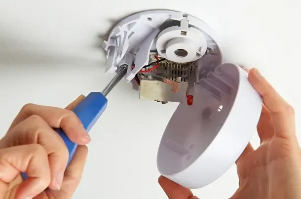 Smoke detector installations